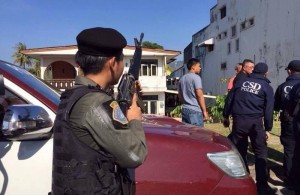 Rund 100 Polizeibeamte stürmen das Haus des ehemaligen Bürgermeisters von Rassada