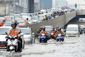 Uberschwemmungen-in-Bangkok_03