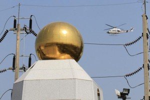 Hubschrauber über dem Wat Phra Dhammakaya 