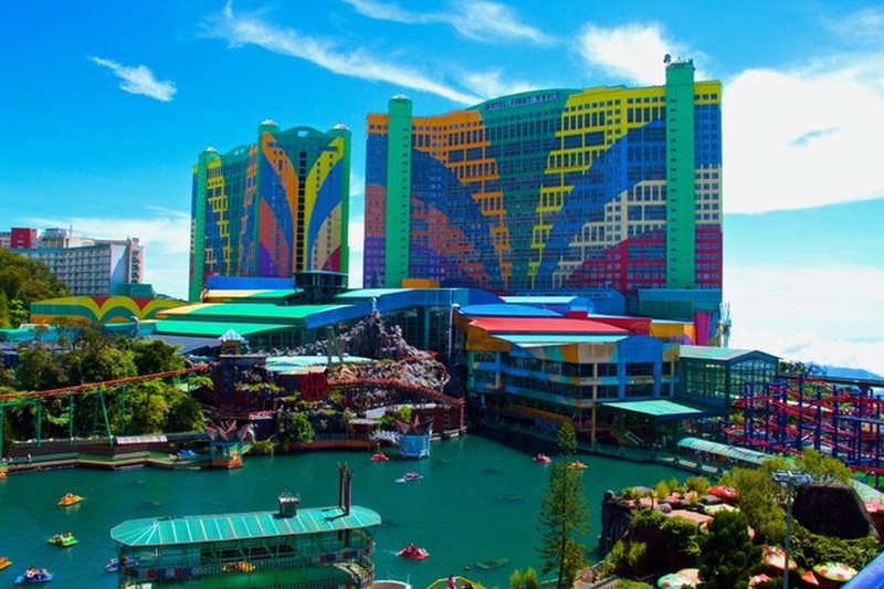 Mit seinen 7.351 Zimmern ist das erste Welt-Hotel & Plaza von Malaysia, das 2008 fertiggestellt wurde, das weltweit größte Hotel.