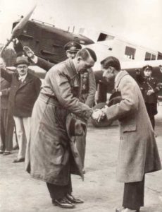 Repräsentanten zweier Herrenvölker? König Prachathipok und Adolf Hitler 1934 in Berlin.