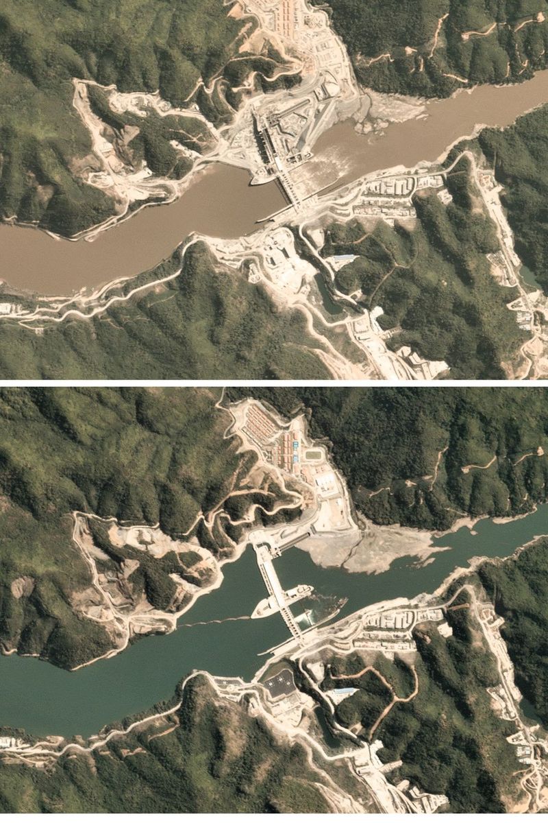 Ein kombiniertes Foto von Satellitenbildern zeigt den normalerweise braunen Mekong mit dem Xayaburi-Staudamm 