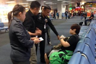 20-jährige Kreditkarten Betrügerin vor ihrem Abflug auf Phuket verhaftet