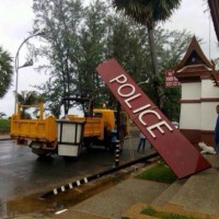 Sturm auf Phuket verwüstet die Polizeistation von Karon.