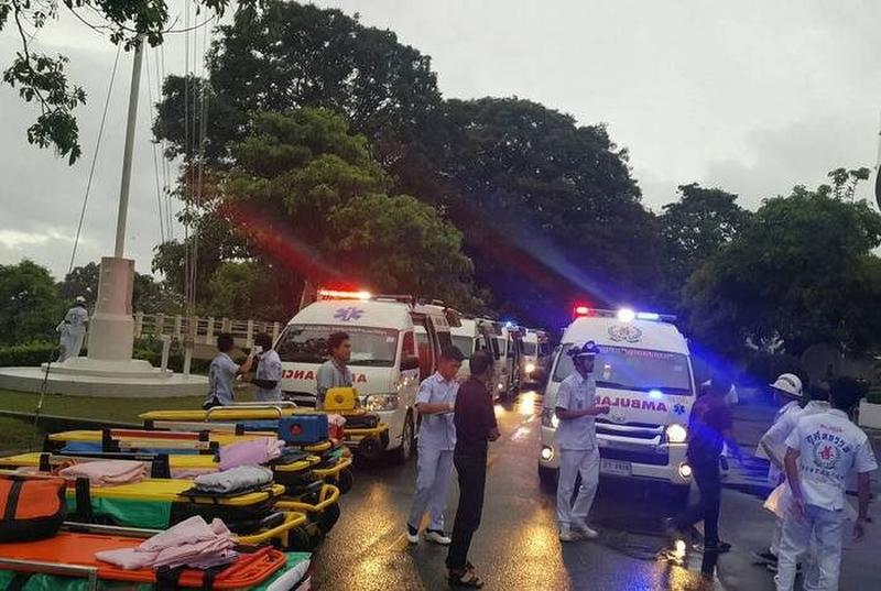 Sechs Menschen nach Schiffsunglück vor Phuket vermisst