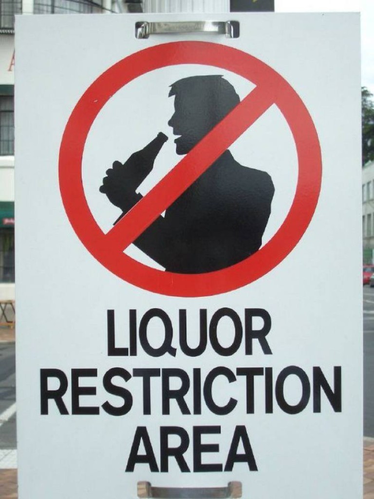 Beamte auf Phuket machen sich Sorgen über ein mögliches Alkohol-Verkaufsverbot