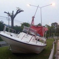 Ungewöhnliche Landung eines Motorboots auf Phuket