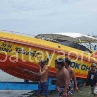 Zwei Familien von einem sinkenden Schnellboot in der Bucht von Pattaya gerettet