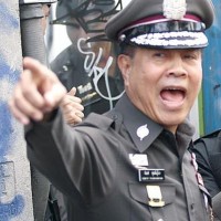 Der nationale Polizeichef hat fünf weitere hohe Polizeioffiziere aus Chiang Mai vom Dienst suspendiert