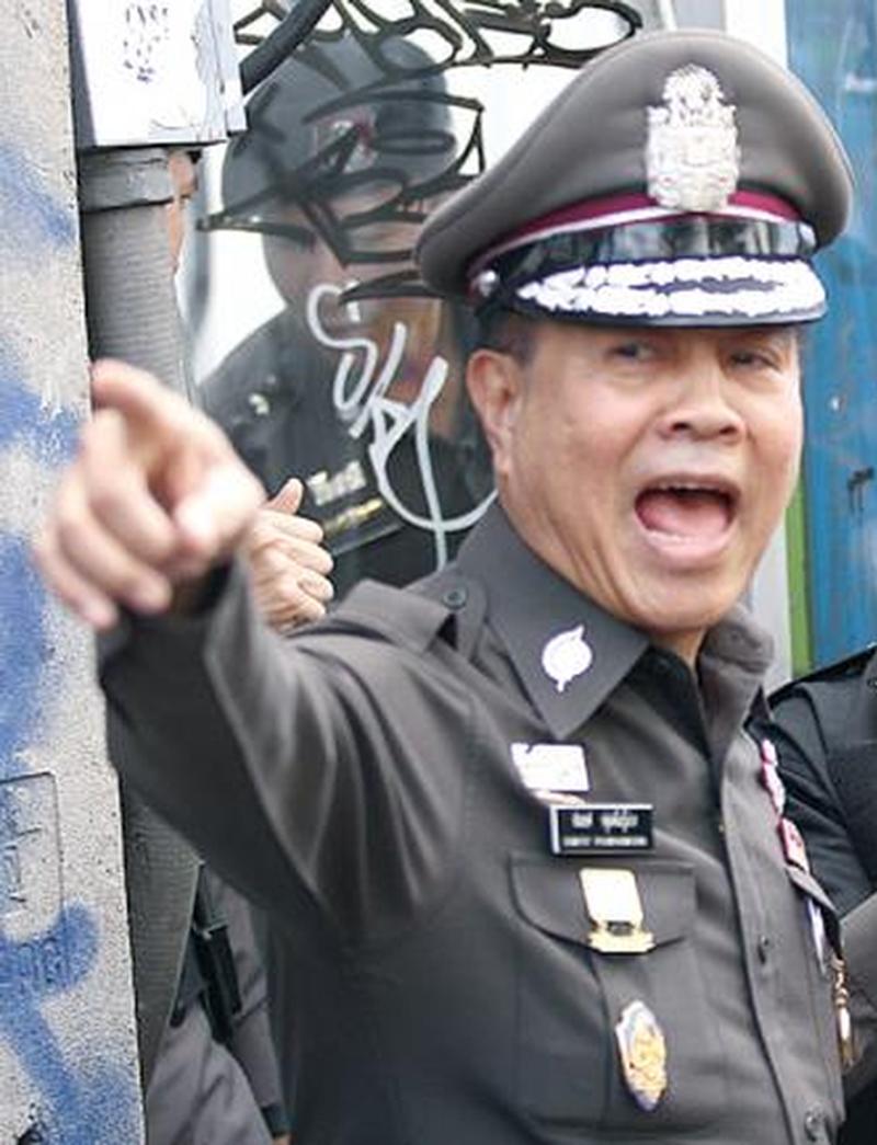 Der nationale Polizeichef hat fünf weitere hohe Polizeioffiziere aus Chiang Mai vom Dienst suspendiert