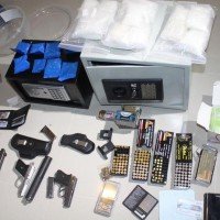 Drogendealer flüchtet vor der Polizei und lässt Drogen im Wert von fünf Millionen Baht zurück