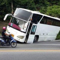 Vier Verletzte nach einem Busunfall am Patong Hügel