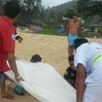 Erneut stirbt ein Tourist auf Phuket weil er die roten Flaggen der Rettungsschwimmer missachtet