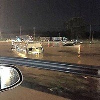 Autobahn Bangkok-Pattaya Stand über einen Meter unter Wasser