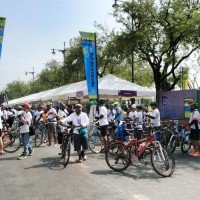 Mehr als 30.000 Radfahrer nahmen am Bangkoks Autofreien Tag 2015 teil