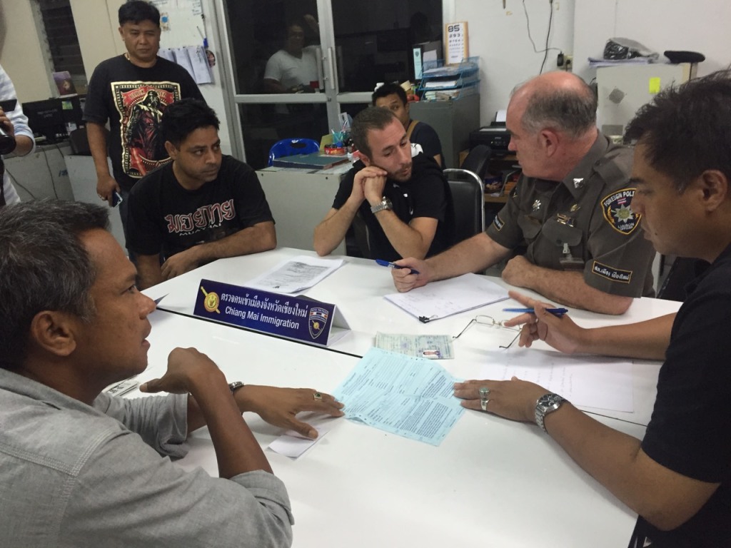 Einwanderungsbehörde in Chiang Mai verhaftet einen Israeli wegen Veruntreuung von Geldern in Bangkok