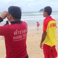 18-jähriger wird von der rauen See vor Phuket von einem Felsen ins Meer gespült und ertrinkt