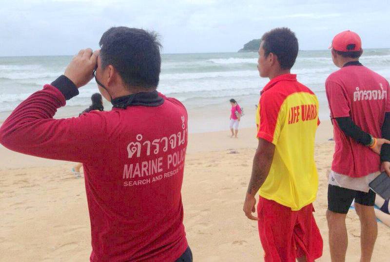 18-jähriger wird von der rauen See vor Phuket von einem Felsen ins Meer gespült und ertrinkt