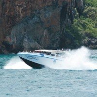 Marinebehörde auf Phuket verhängt ein Auslaufverbot für Schiffe unter zehn Meter nach Ko Phi Phi und Ko Ratcha