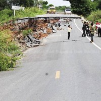 Schnellstraße in Ayutthaya nach einem Zusammenbruch für etwa 10 Tage geschlossen