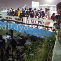 Betrunkenes Paar fällt von der Hafenmauer in Pattaya