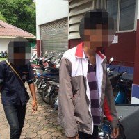 Jugendliche auf Phuket bedrohen einen Autofahrer mit der Pistole