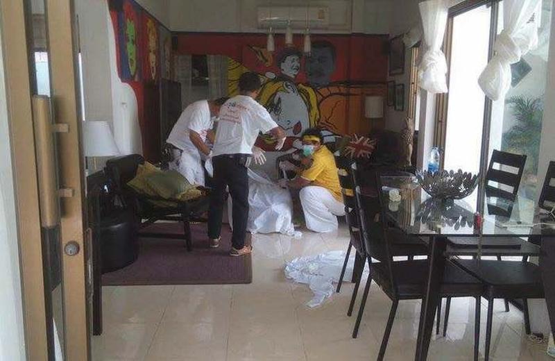 Freunde finden einen toten Briten in seinem Haus auf Phuket