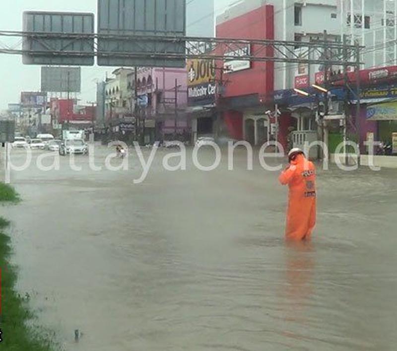 Gerade erst neu installierte Pumpen in Pattaya scheinen bei Hochwasser keine Wirkung zu haben