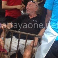 Norweger fällt in Pattaya durch ein zu großes Absperrgitter eines Abwasserkanals