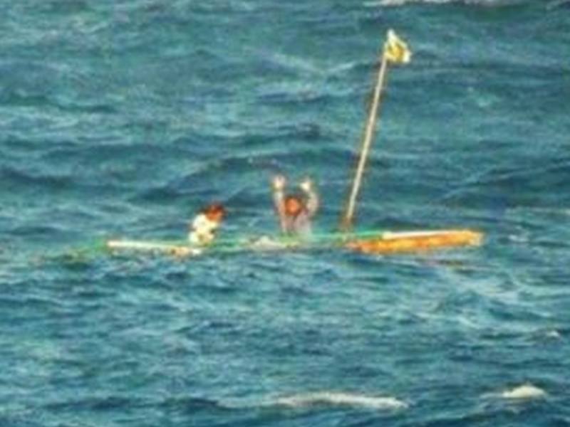 Thailändisches Frachtschiff rettet zwei Fischer in letzter Sekunde