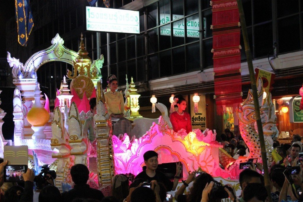 Neun Touristen wurden während des Laternenfests in Chiang Mai das Opfer von Taschendieben