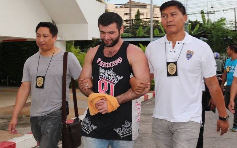 Russischer Flüchtling in einem Multi-Millionen Betrugsfall mit Hellseherei auf Phuket verhaftet