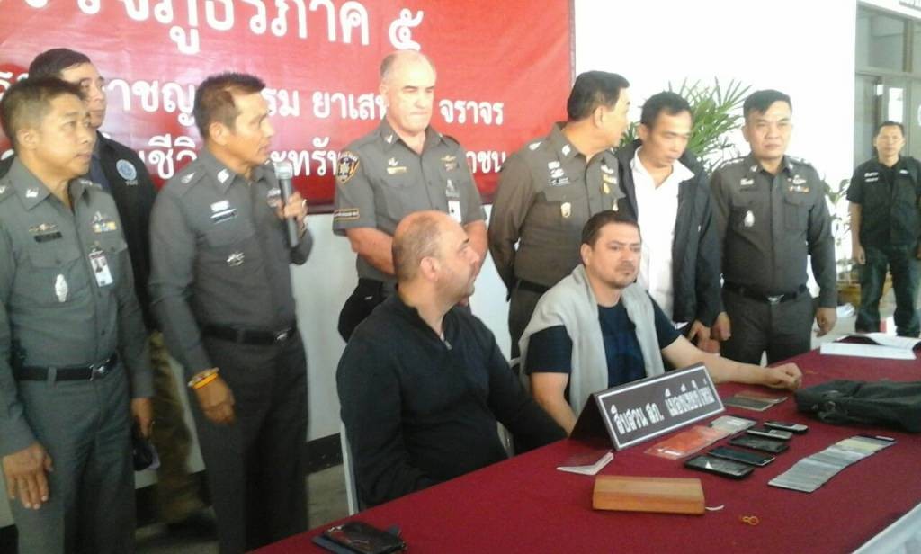 Zwei Ausländer wegen Kreditkartenbetrug von rund 15 Millionen Baht in Chiang Mai verhaftet