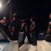 Bewaffnete Piraten überfallen ein Fischerboot