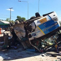 1 Toter und 29 Verletzte weil ein Busfahrer während der Fahrt sein Handy suchte