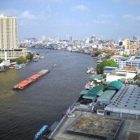 Personenfähre auf dem Chao Phraya Fluss nach Kollision mit einem Öl-Frachter gesunken