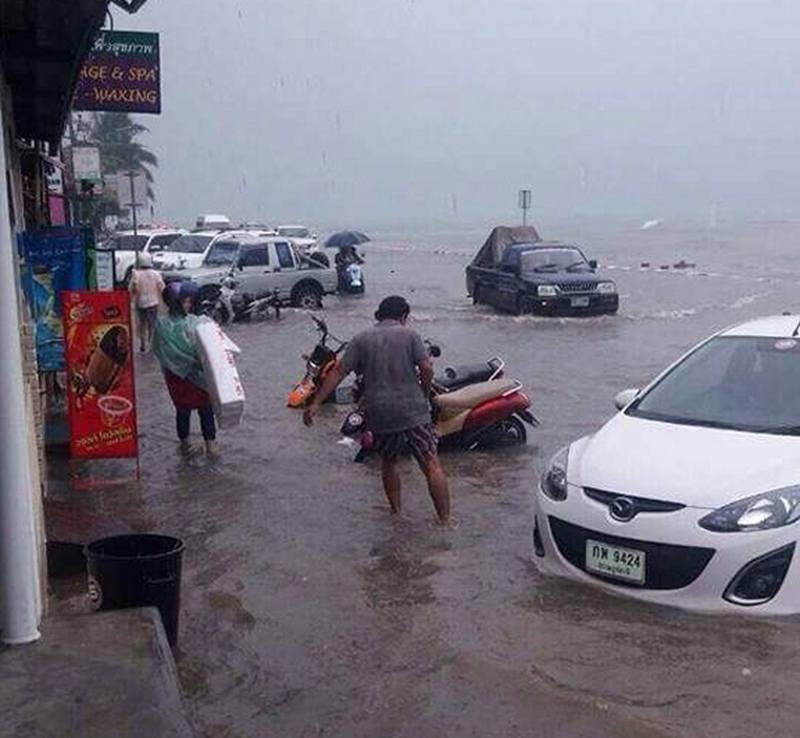 Schwere Unwetter legen beliebte Ferienorte im Süden Thailands lahm