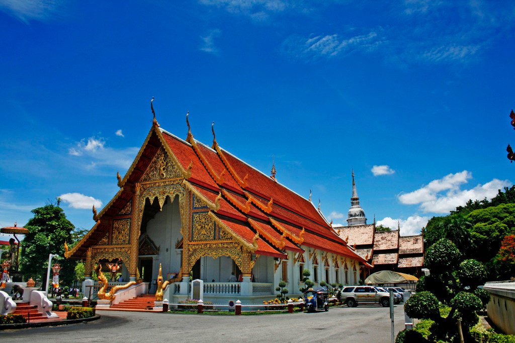 Anwohner beschweren sich über Mönche, die ein Erdbeerfeld in Chiang Mai plünderten