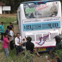 20 Verletzte nach Tour-Bus Unfall in Chai Nat