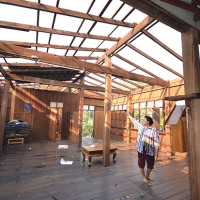 Gewitter beschädigt in Nord Thailand mehr als 600 Häuser und tötet eine ältere Frau