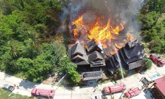 Nagelneue 100 Millionen Baht Touristenattraktion in Pattaya geht in Flammen auf