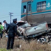 Vier Personen bei einem Unfall mit einem Personenzug in Phetchaburi getötet