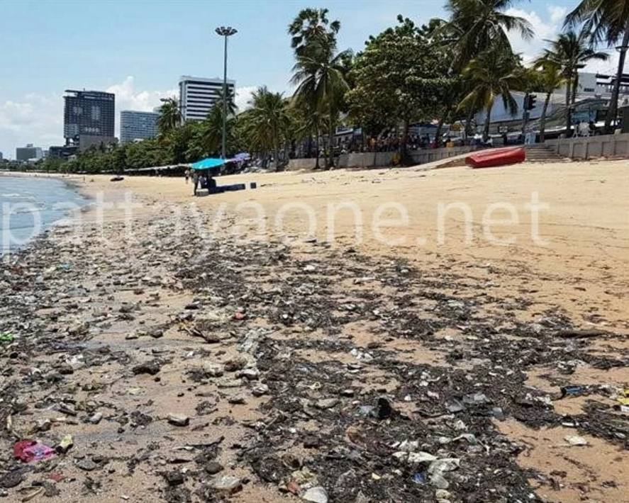 Anwohner und Unternehmer beschweren sich über den Müll am alten Hafen von Pattaya