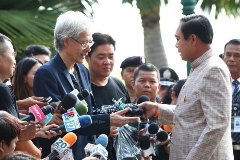 Die Medien bedrängen Premierminister Prayuth, seine Maulkorbgesetze auf den Müll zu werfen