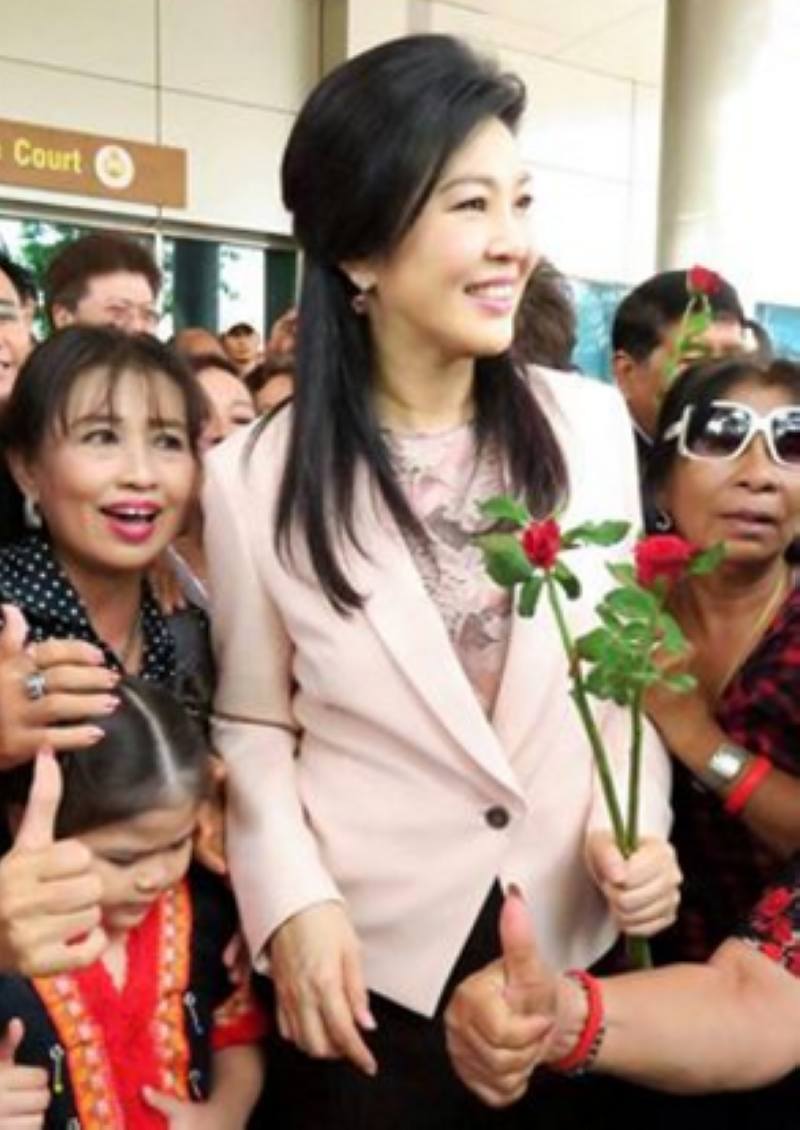 Die ehemalige Premierministerin Yinglak Chinnawat bittet die NCPO, den Menschen ihre Macht zurück zu geben