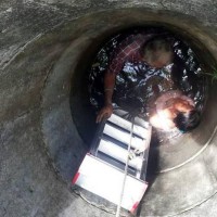 Thailänderin springt bei einem Selbstmordversuch in einen fünf Meter tiefen Brunnenschacht