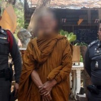 Wütende Bevölkerung verprügelt einen betrunkenen Mönch, der ein 4-jähriges Mädchen zur Frau nehmen wollte