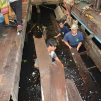 Dutzende verletzte Touristen und Einheimische auf dem schwimmenden Markt Bang Phli in Samut Prakan
