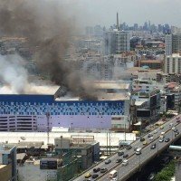 Großbrand im Major Cineplex Pinklao in Bangkok