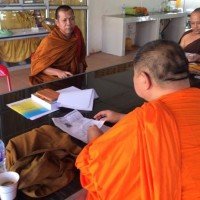 Einheimische in Patong beschweren sich über bettelnde Mönche